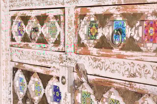 Armoire 4 portes et 2 tiroirs - Blanc vieilli et doré