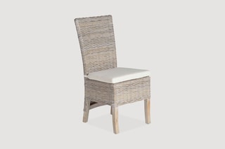 2 chaises - 
Naturel et blanc
