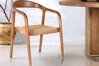2 chaises en hévéa - 57 x 78 x 54 cm