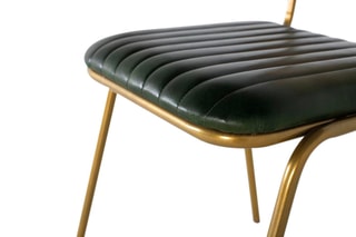 2 chaises - 
Noir et naturel