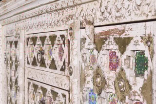 Buffet 2 portes - Blanc vieilli et doré