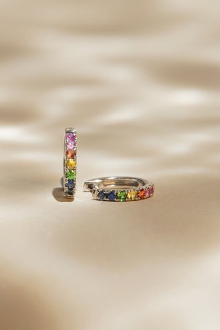 Argolas Colorful Love Ouro branco, esmeralda, rubis e safiras