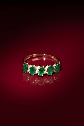 Anel Sambava - Ouro amarelo, diamantes e esmeraldas