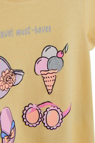 T-shirt. Mosterdgeel