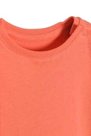 T-shirt. Oranje