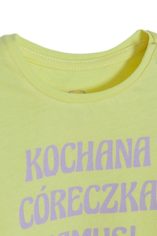 T-shirt. Geel