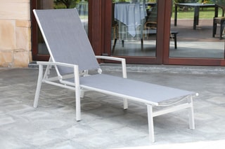 2 chaises longues Aloe - Blanc et gris - 193 x 68 x 51 cm