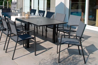 Ensemble de jardin - Jusqu'à 12 places - Table extensible 200/300 x 100 x 75 cm - 12 fauteuils empilables