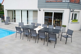 Ensemble repas - 12 places - Table extensible 200/300 x 100 x 75 cm - 10 chaises et 2 fauteuils empilables