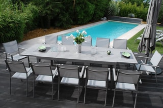 Ensemble de jardin -  Jusqu'à 12 places - Table extensible 200/300 x 100 x 75 cm - 12 fauteuils empilables