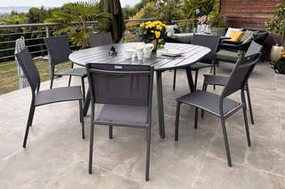 Ensemble de jardin - 8 places - Table extensible 150/200 x 141 x 76 cm - 8 chaises empilables