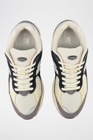 Sneakers en nubuck 2002R - Gris et noir 