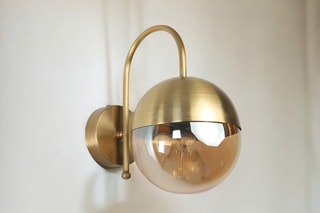 Aplique de parede LED Küre - Dourado e branco