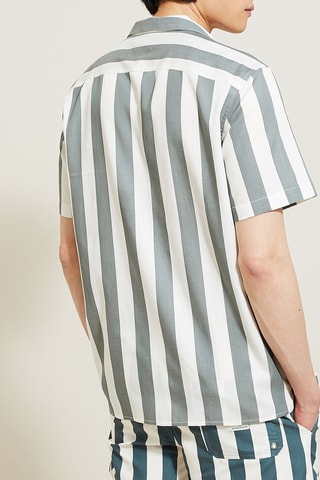Camisa regular - Verde-claro
