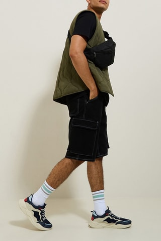 Bermudas cargo - Preto