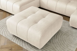 Canapé d'angle droit panoramique convertible avec pouf Arsene - Beige - Couchage 135 x 325 cm