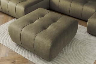 Canapé d'angle droit panoramique convertible avec pouf Arsene - Vert - Couchage 135 x 325 cm