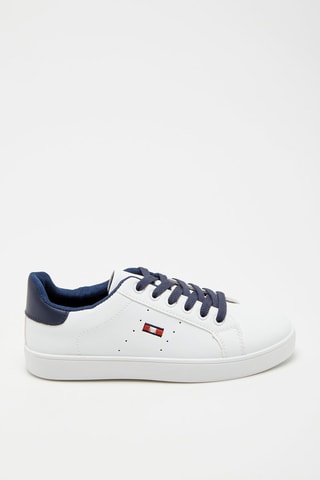 Baskets 
Blanc et bleu marine