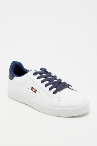 Baskets 
Blanc et bleu marine