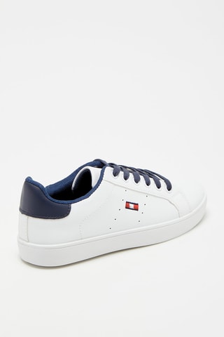Baskets 
Blanc et bleu marine