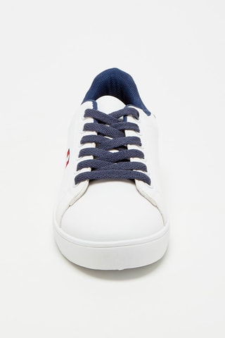 Baskets 
Blanc et bleu marine