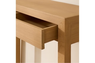 Consolas de 2 portas em madeira de sungkai - 90 x 81 x 30 cm