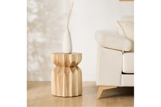 Mesa de cabeceira em madeira de trembesi - 34 x 45,5 x 34 cm