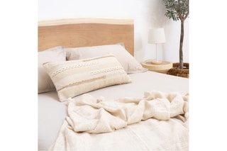 Cabeceira de cama de suspender em madeira de trembesi- 105 x 50/60 x 4 cm