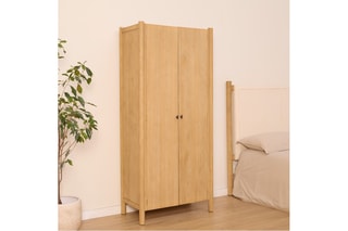 Armário em madeira de sungkai com 2 portas - 80 x 183 x 43 cm