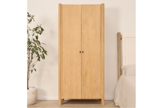 Armário em madeira de sungkai com 2 portas - 80 x 183 x 43 cm