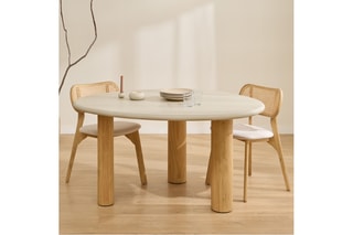 Mesa de jantar - 135 x 76 x 125 cm