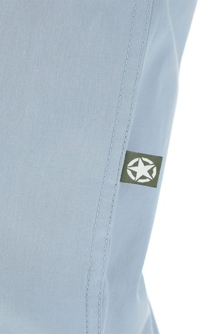 Camisa regular 
Azul-claro