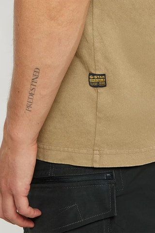 T-shirt regular em algodão biológico Washed Pocket - Bege