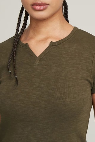 T-shirt slim em algodão biológico Micro placket - Verde-azeitona