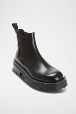 Botins Chelsea em couro 
Preto