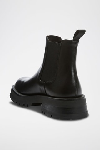Botins Chelsea em couro 
Preto