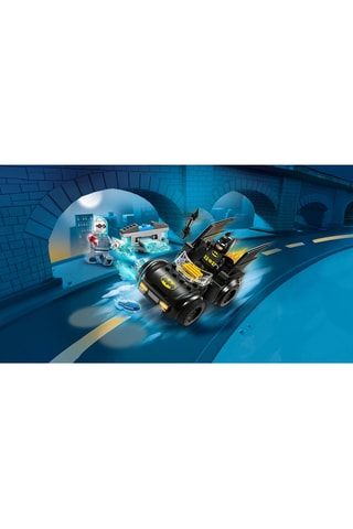 Batman™ et la Batmobile™ contre Mr. Freeze™ La Ligue des Justiciers DC Comics Super Heroes™ LEGO® - 63 pièces - Dès 4 ans