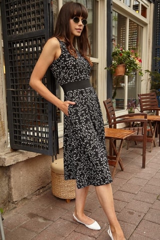 Vestido midi sem mangas - Preto