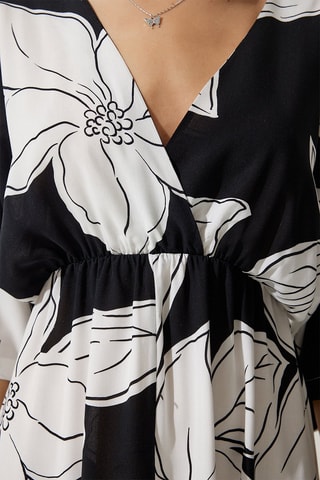 Vestido traçado - 
Preto