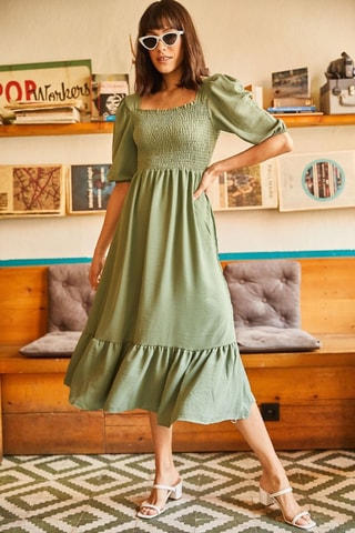 Vestido com folhos - Caqui
