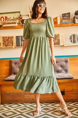 Vestido com folhos - Caqui
