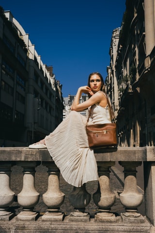 Mala de ombro em couro Scarlet  - Camel
