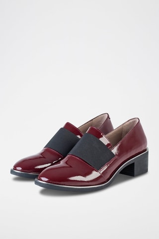 Mocassins em couro 
Bordô e preto