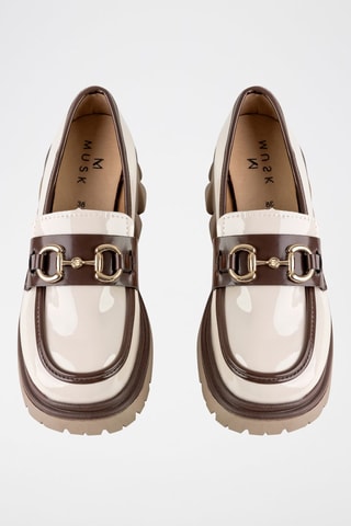 Mocassins  
Castanho e bege