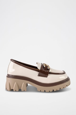 Mocassins  
Castanho e bege