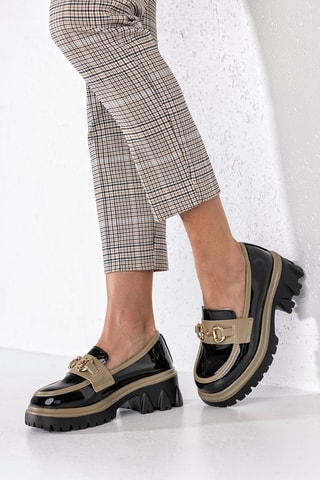 Mocassins  
Preto e caqui