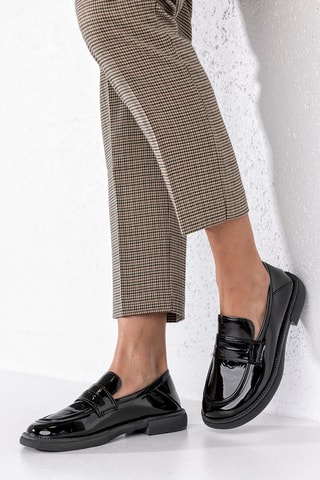 Mocassins envernizados 
Preto