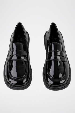 Mocassins envernizados 
Preto