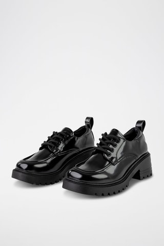 Mocassins envernizados  
Preto