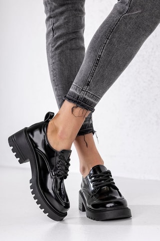 Mocassins envernizados  
Preto